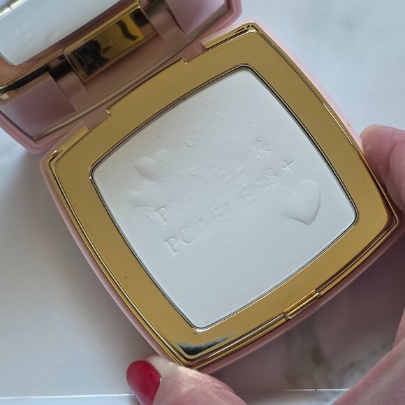 Too Faced PRIMED & PORELESS Pore Blurring & Mattifying Face Powder (0.21 oz.) - Picture 3 of 6